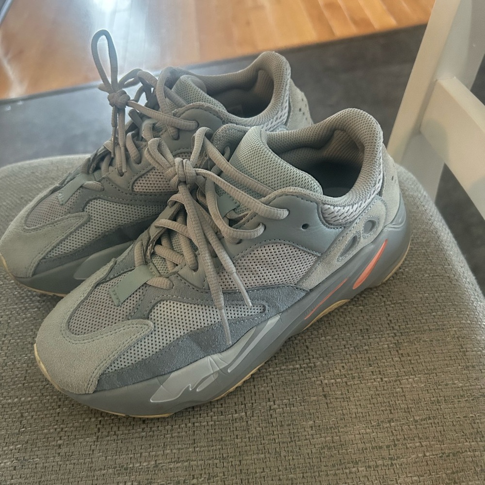 Yeezy boot 700